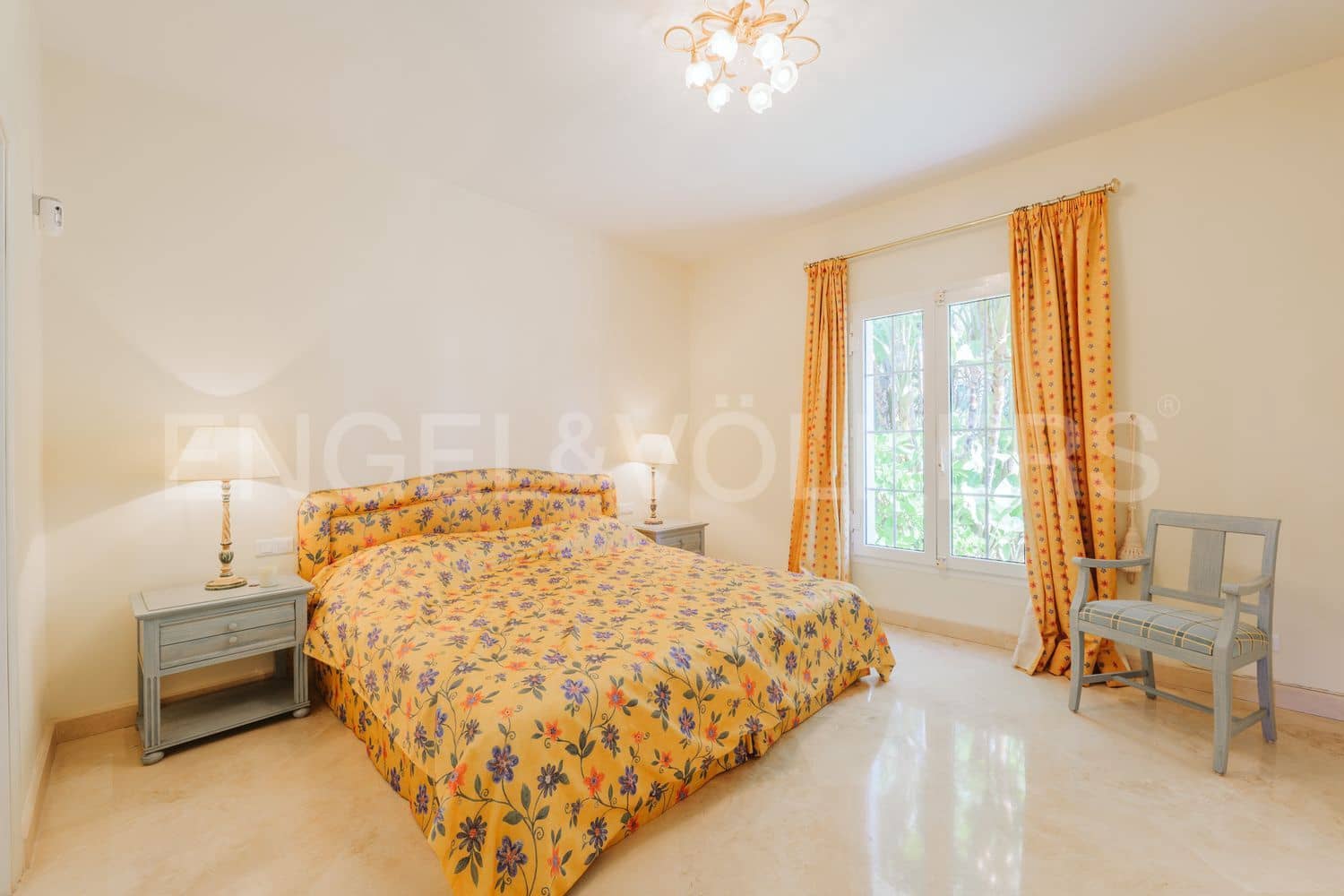 4 bedroom Villa for sale in El Paraiso with pool garage - € 2,400,000 (Ref: 9733547)