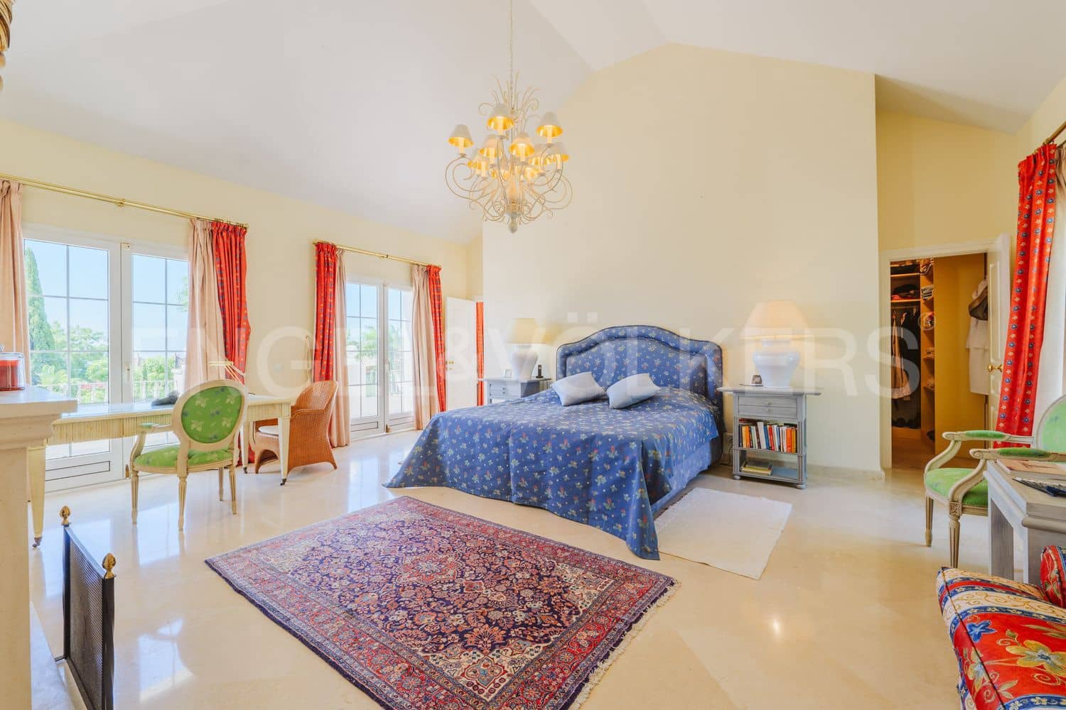 4 bedroom Villa for sale in El Paraiso with pool garage - € 2,400,000 (Ref: 9733547)