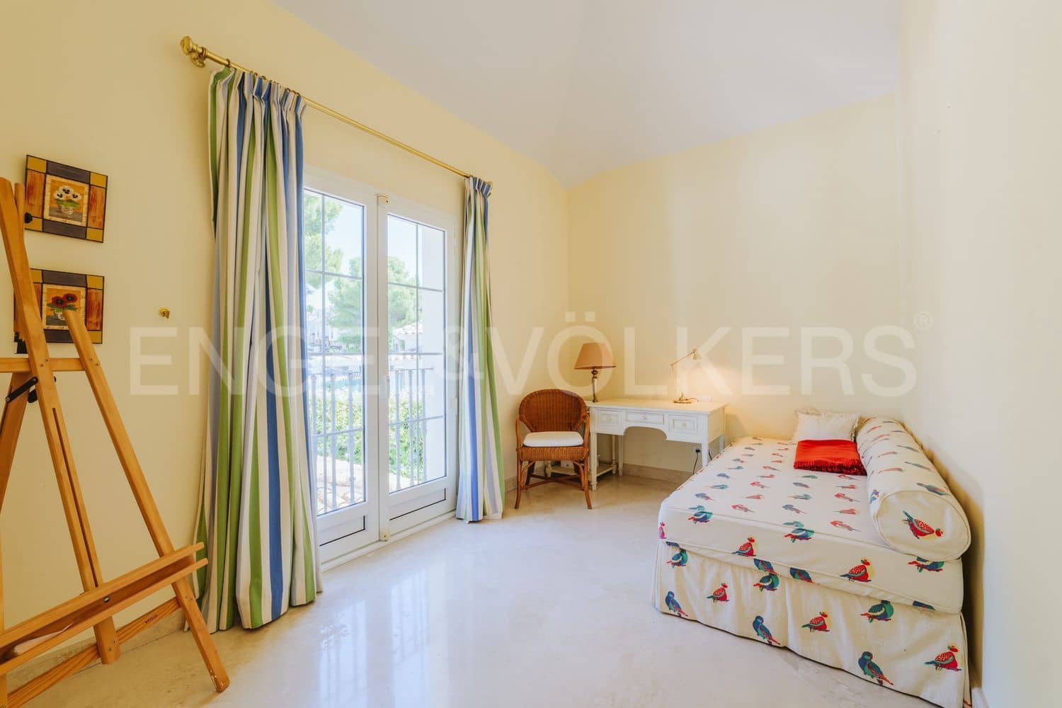 4 bedroom Villa for sale in El Paraiso with pool garage - € 2,400,000 (Ref: 9733547)