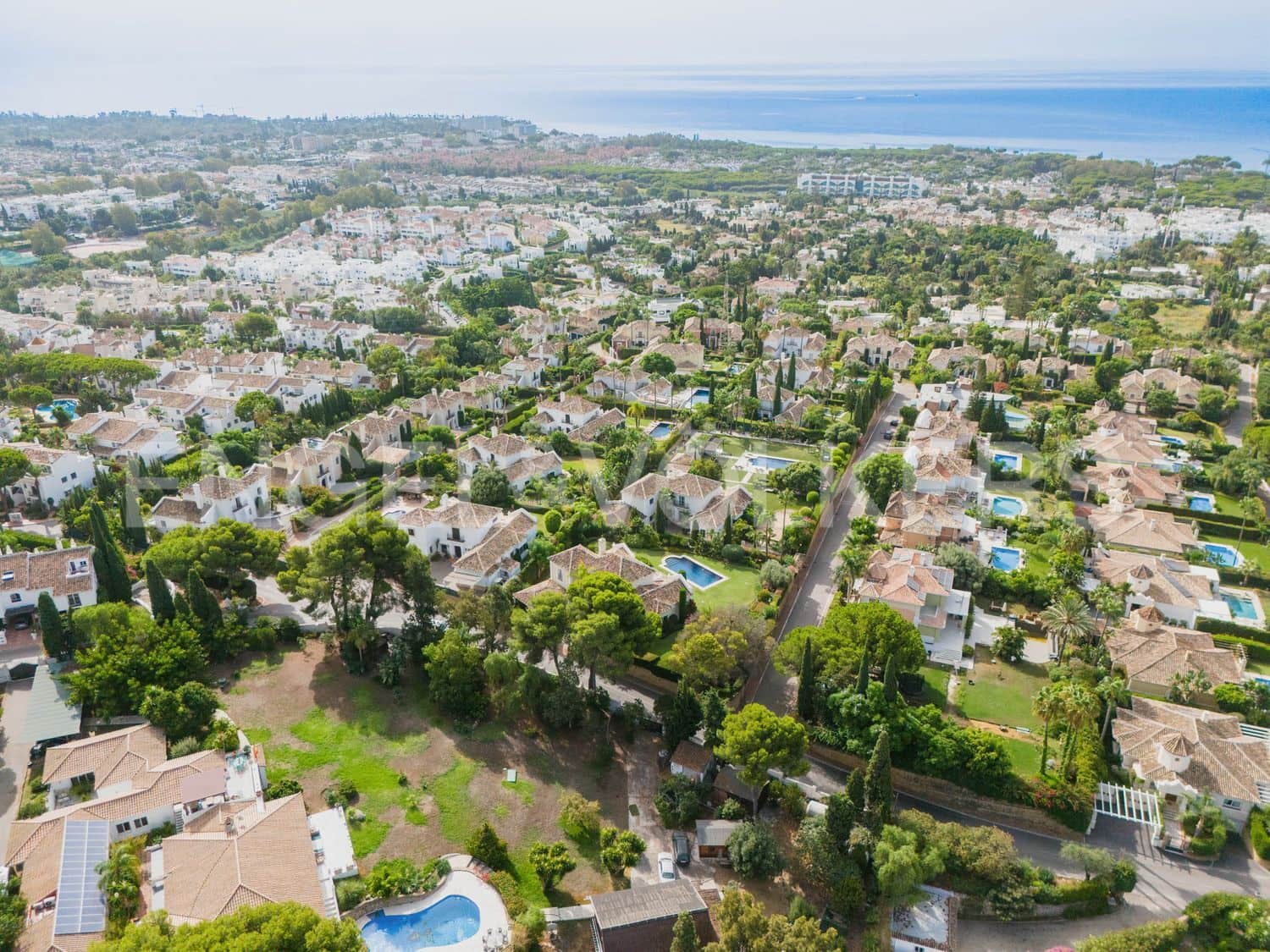 4 bedroom Villa for sale in El Paraiso with pool garage - € 2,400,000 (Ref: 9733547)