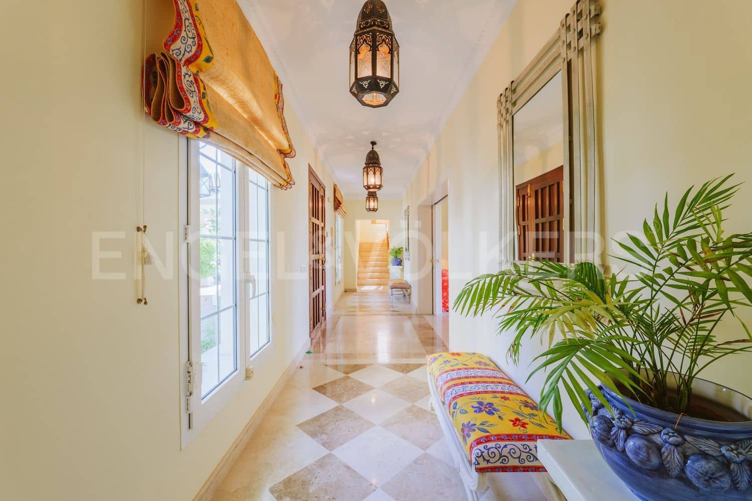 4 bedroom Villa for sale in El Paraiso with pool garage - € 2,395,000 (Ref: 9733547)