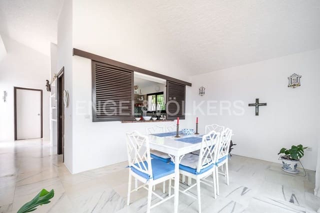 3 chambre Villa/Maison à vendre à Bahía Dorada, Estepona avec piscine garage - 1 090 000 € (Ref: 9733548)