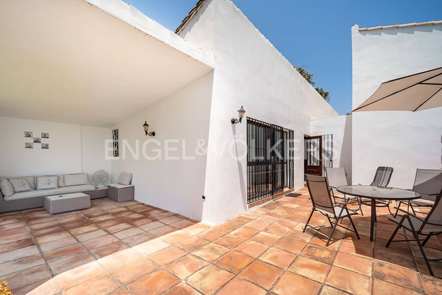 3 chambre Villa/Maison à vendre à Bahia Dorada avec piscine garage - 1 090 000 € (Ref: 9733548)