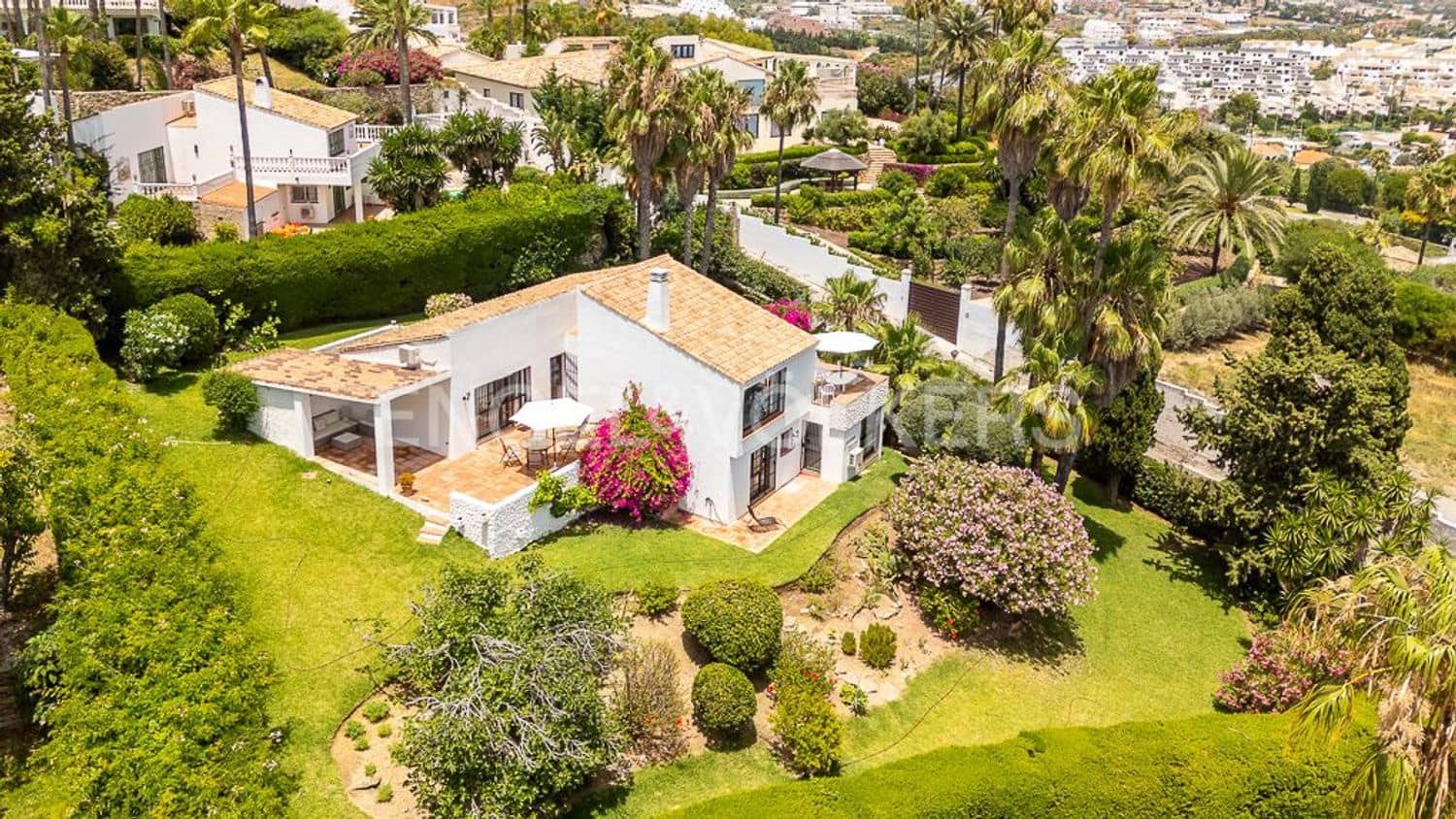 3 chambre Villa/Maison à vendre à Bahia Dorada avec piscine garage - 1 090 000 € (Ref: 9733548)