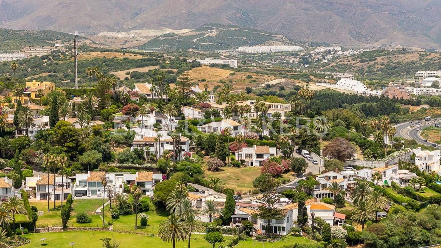 3 chambre Villa/Maison à vendre à Bahia Dorada avec piscine garage - 1 090 000 € (Ref: 9733548)