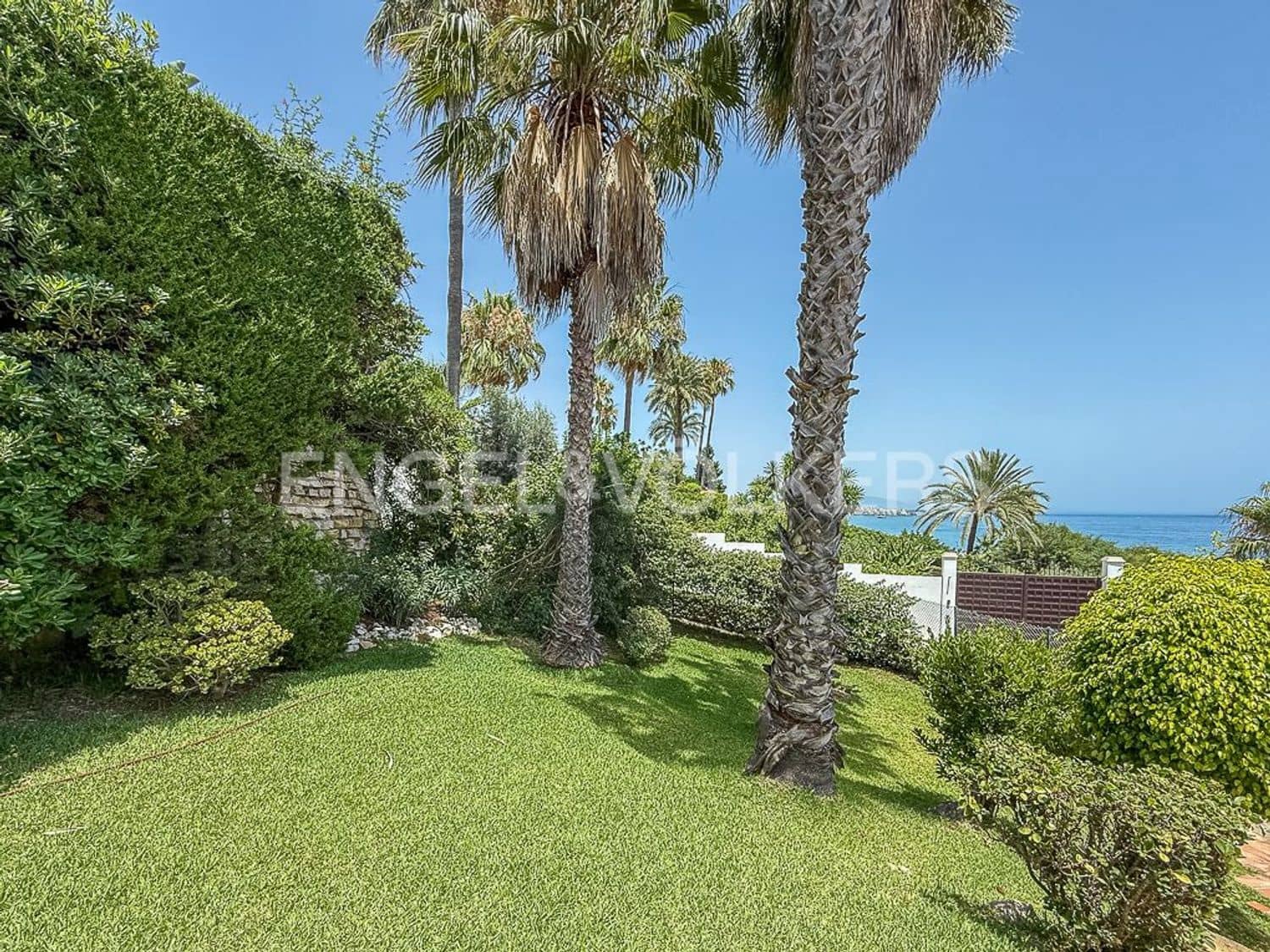 3 chambre Villa/Maison à vendre à Bahia Dorada avec piscine garage - 1 090 000 € (Ref: 9733548)