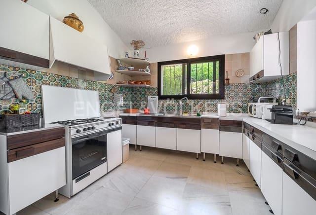 3 sypialnia Willa na sprzedaż w Bahía Dorada, Estepona z basenem garażem - 1 090 000 € (Ref: 9733548)