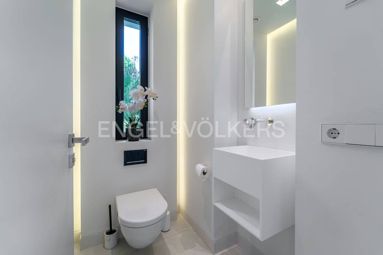 4 bedroom Villa for sale in Estepona with pool garage - € 4,490,000 (Ref: 9733549)