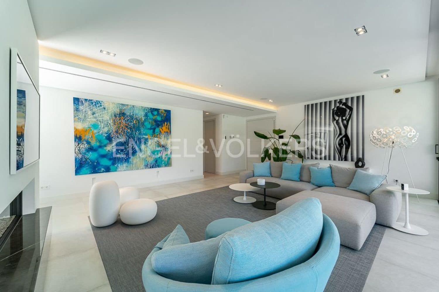 4 bedroom Villa for sale in Estepona with pool garage - € 4,490,000 (Ref: 9733549)