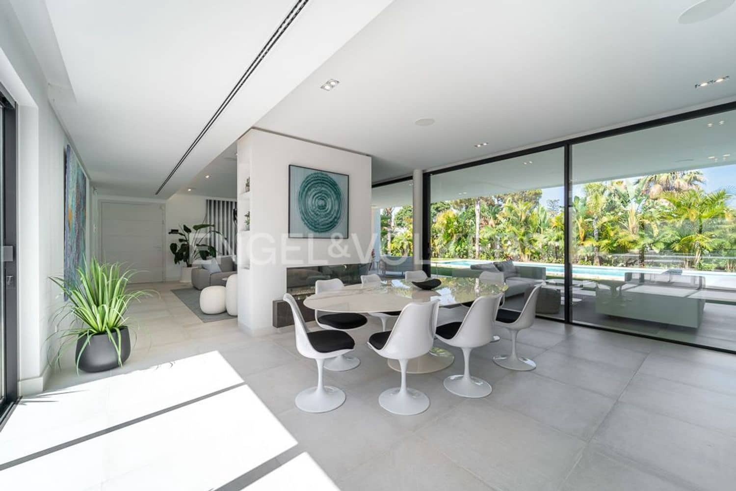 4 bedroom Villa for sale in Estepona with pool garage - € 4,490,000 (Ref: 9733549)