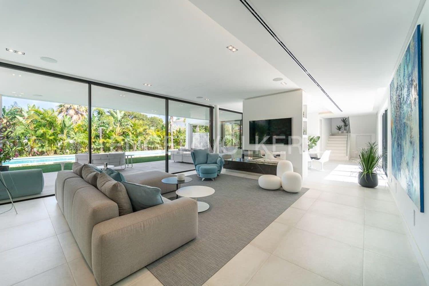 4 bedroom Villa for sale in Estepona with pool garage - € 4,490,000 (Ref: 9733549)