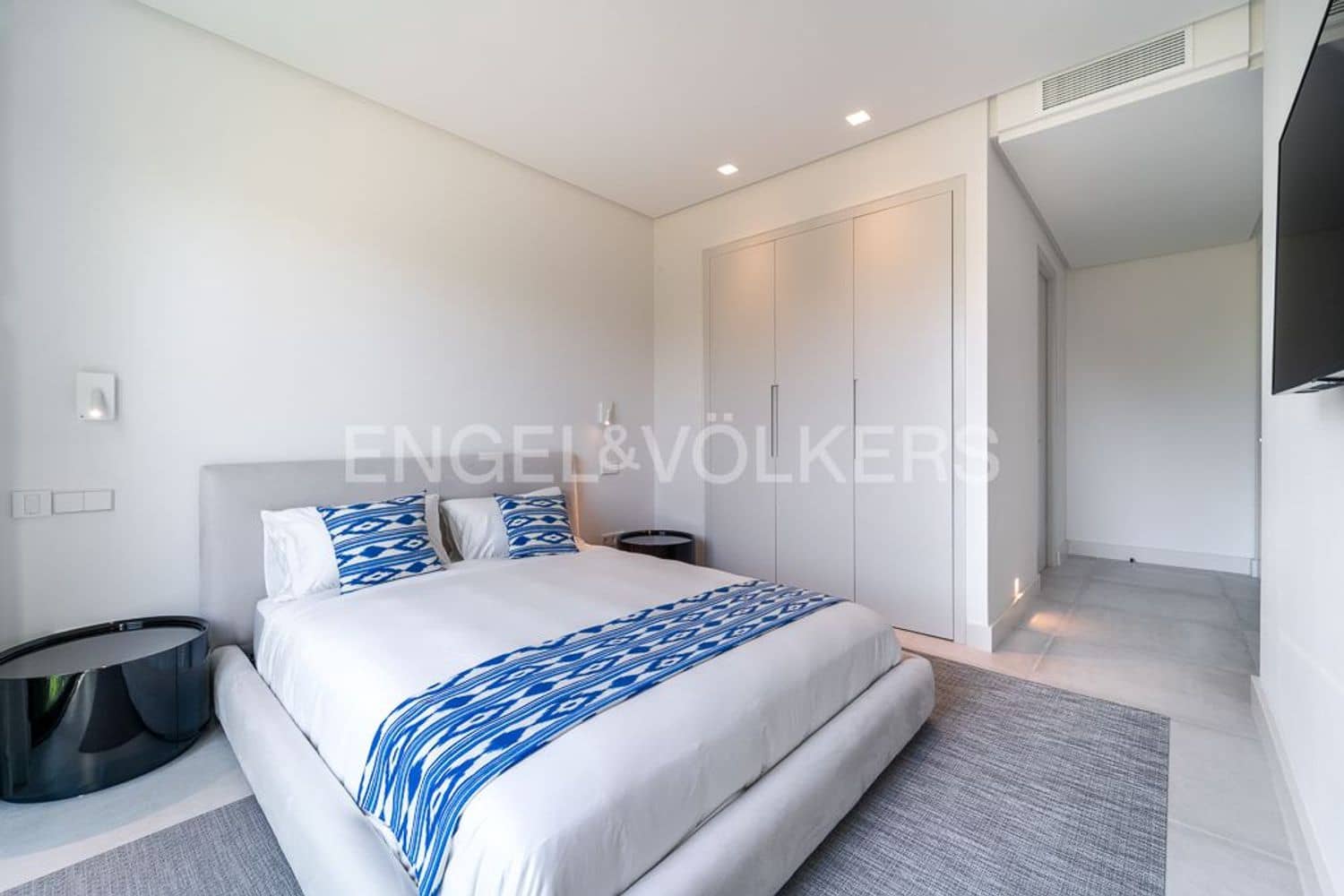 4 bedroom Villa for sale in Estepona with pool garage - € 4,490,000 (Ref: 9733549)