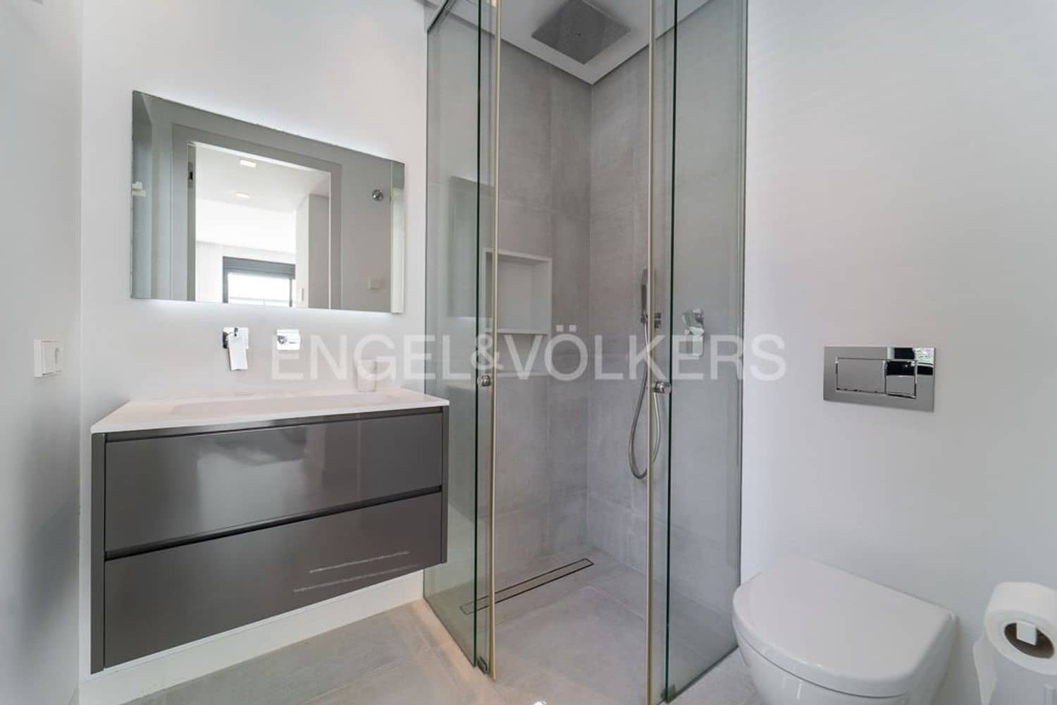 4 bedroom Villa for sale in Estepona with pool garage - € 4,490,000 (Ref: 9733549)