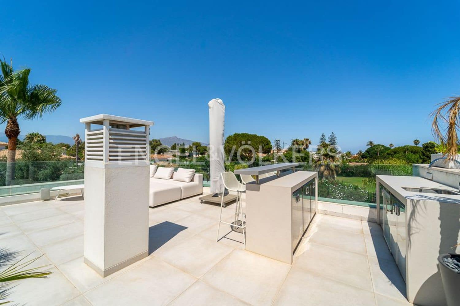 4 bedroom Villa for sale in Estepona with pool garage - € 4,490,000 (Ref: 9733549)