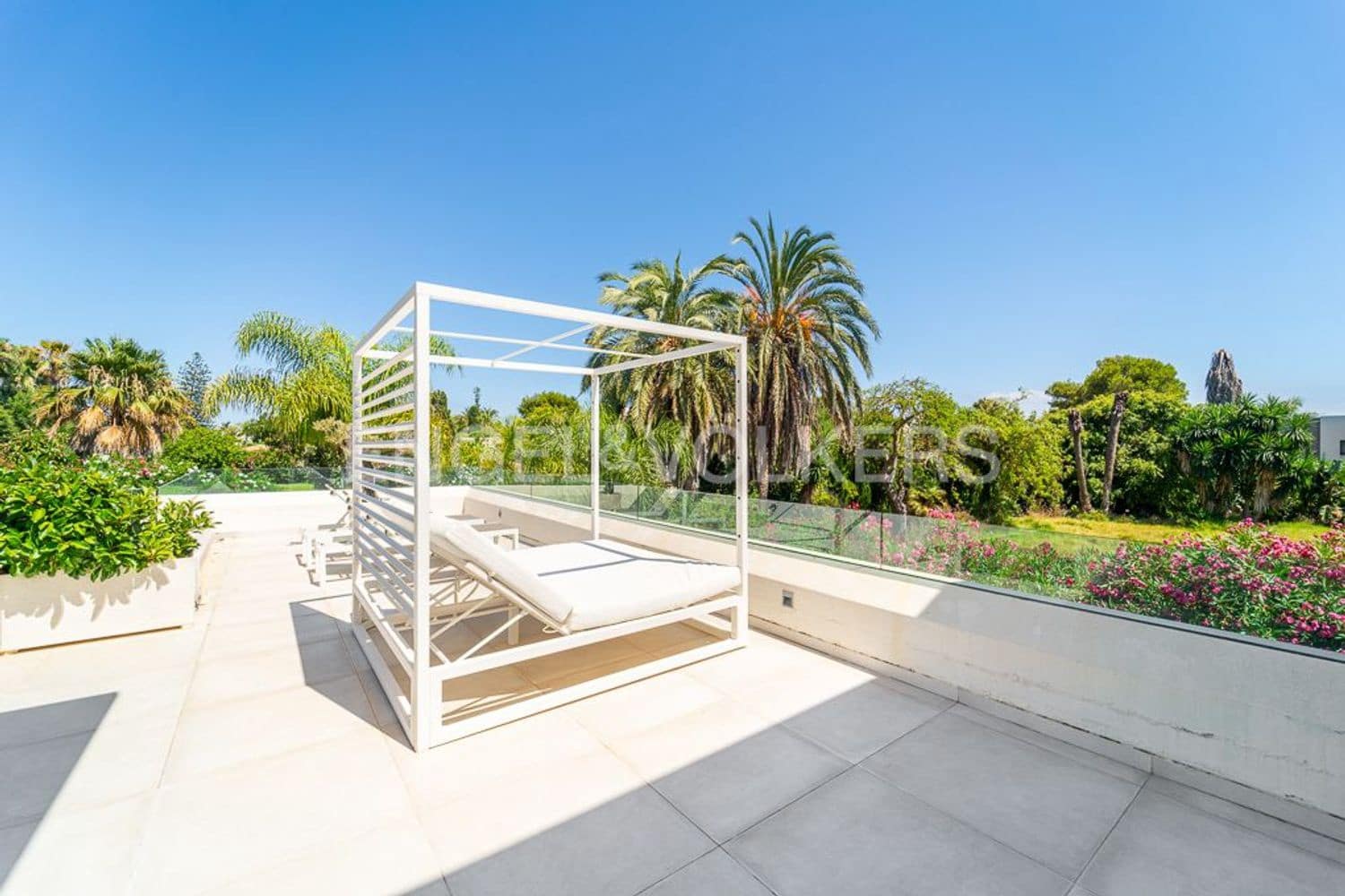 4 bedroom Villa for sale in Estepona with pool garage - € 4,490,000 (Ref: 9733549)