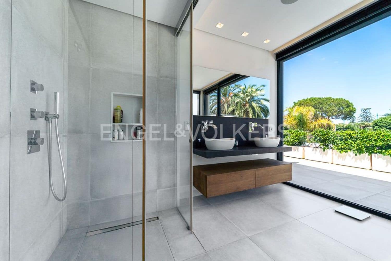 4 bedroom Villa for sale in Estepona with pool garage - € 4,490,000 (Ref: 9733549)