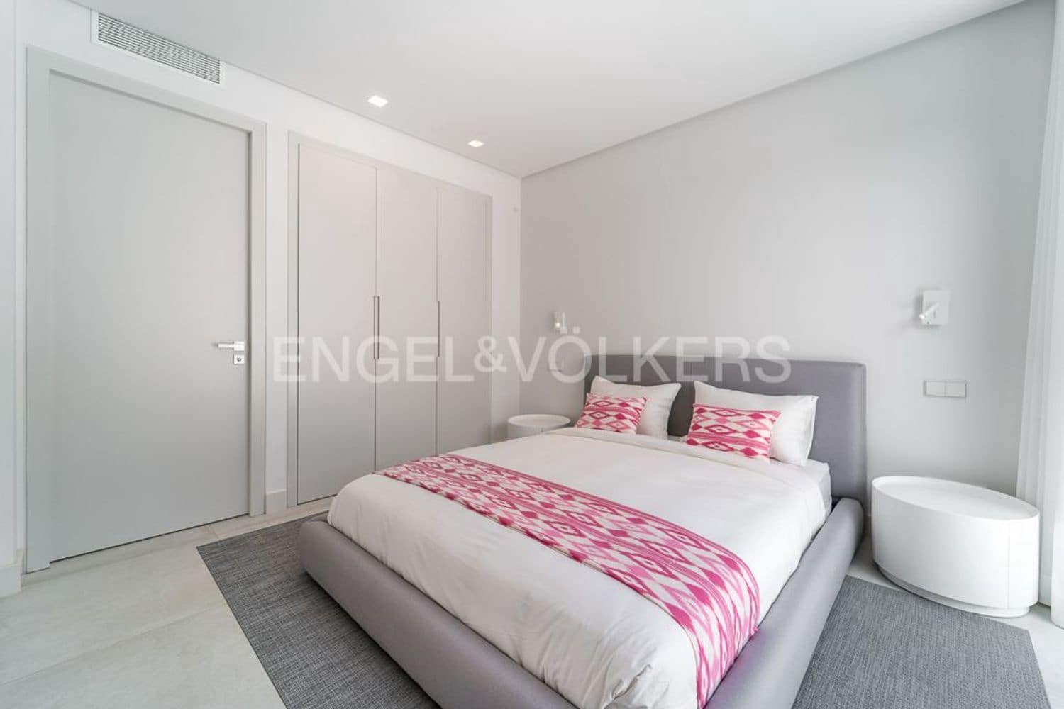 4 bedroom Villa for sale in Estepona with pool garage - € 4,490,000 (Ref: 9733549)