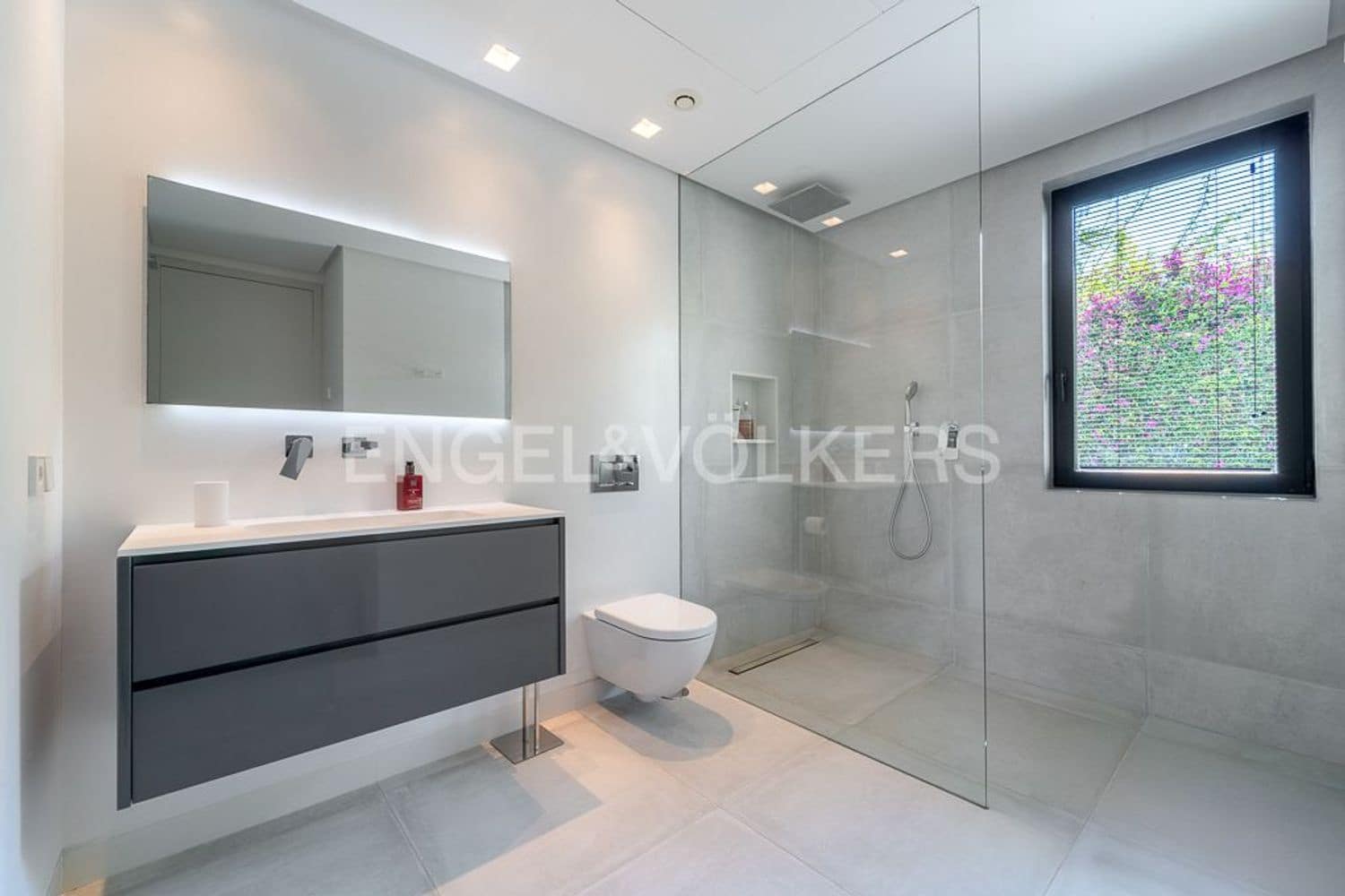 4 bedroom Villa for sale in Estepona with pool garage - € 4,490,000 (Ref: 9733549)