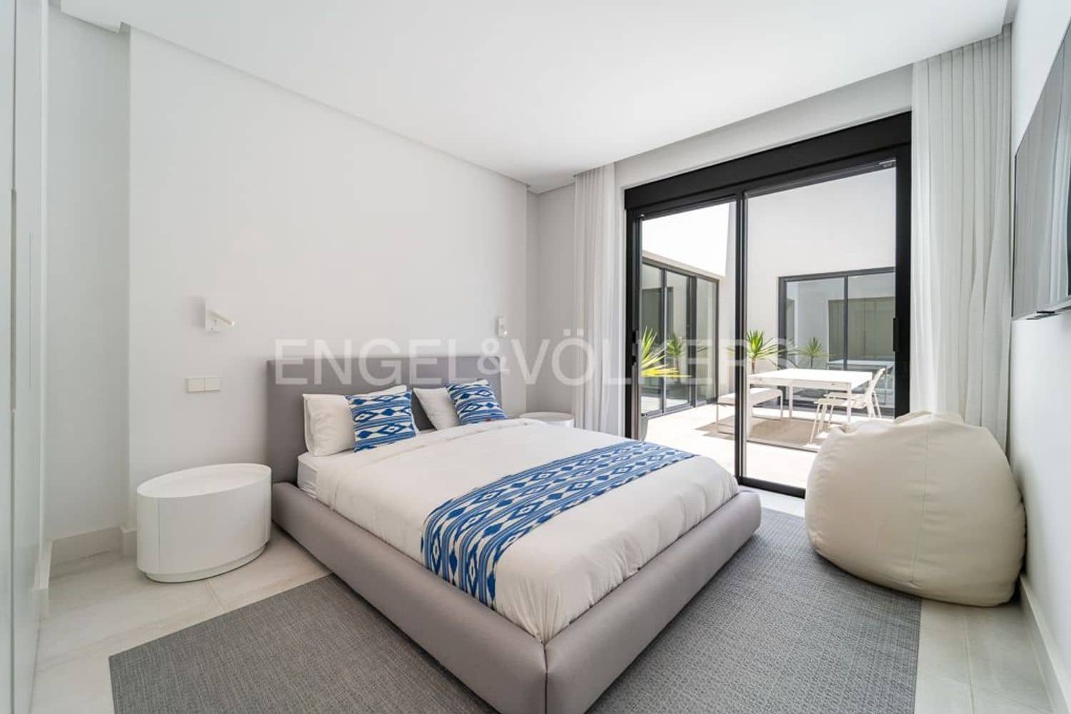 4 bedroom Villa for sale in Estepona with pool garage - € 4,490,000 (Ref: 9733549)