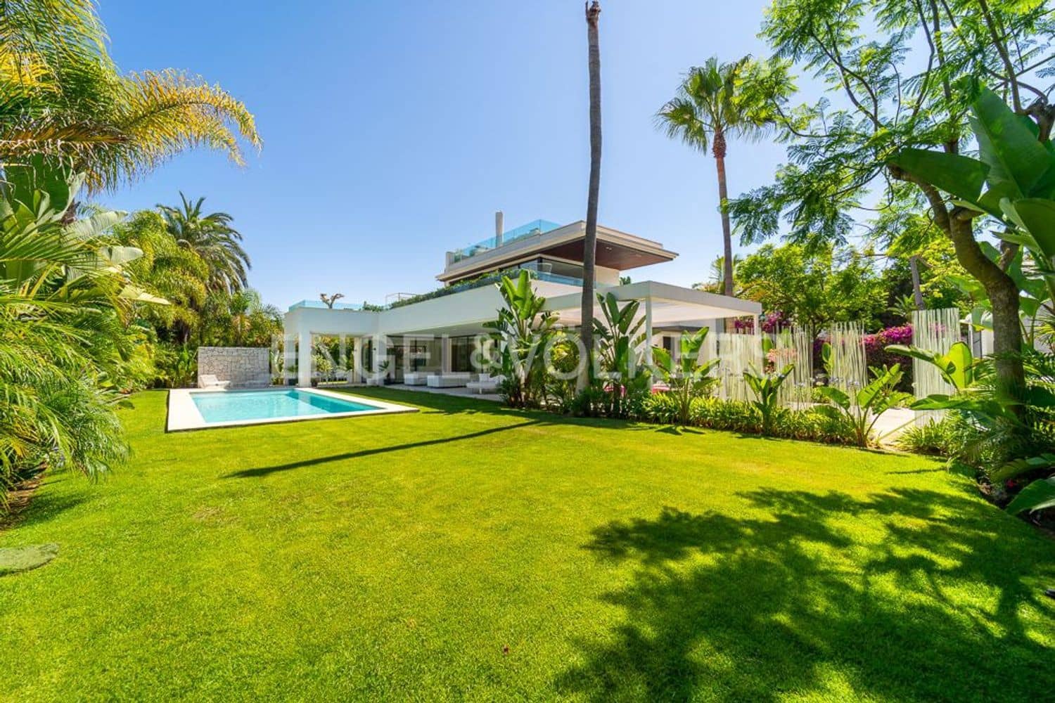 4 bedroom Villa for sale in Estepona with pool garage - € 4,490,000 (Ref: 9733549)