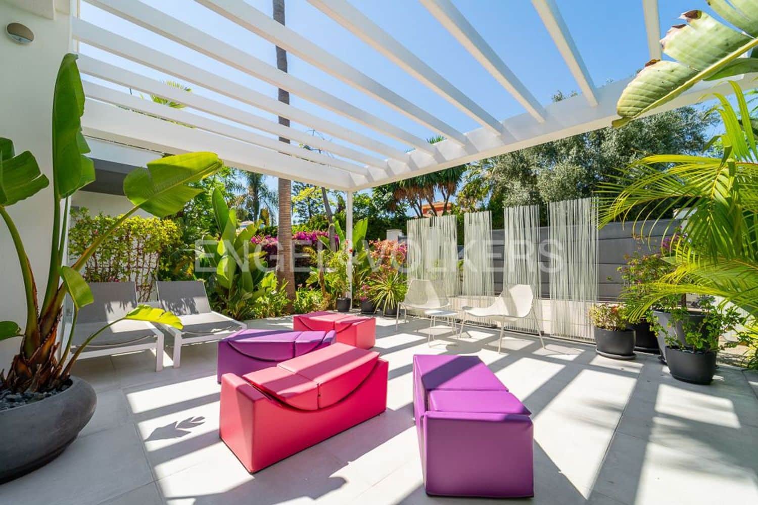 4 bedroom Villa for sale in Estepona with pool garage - € 4,490,000 (Ref: 9733549)