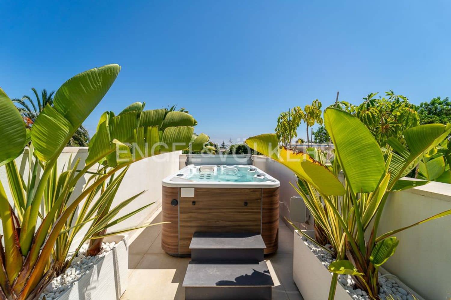 4 bedroom Villa for sale in Estepona with pool garage - € 4,490,000 (Ref: 9733549)