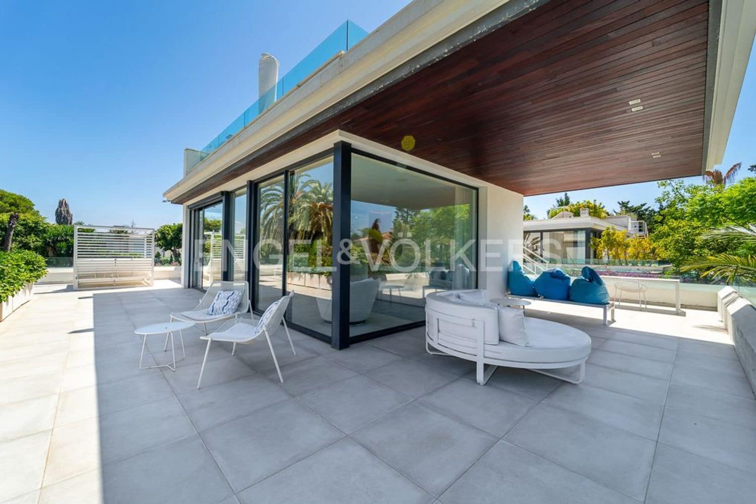 4 bedroom Villa for sale in Estepona with pool garage - € 4,490,000 (Ref: 9733549)