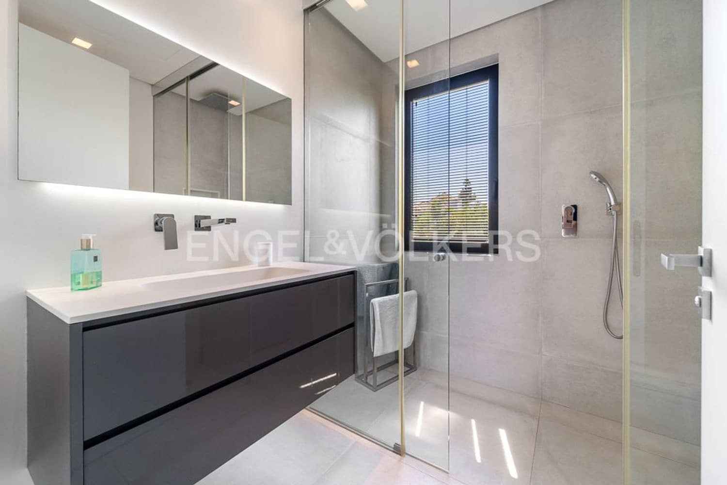 4 bedroom Villa for sale in Estepona with pool garage - € 4,490,000 (Ref: 9733549)