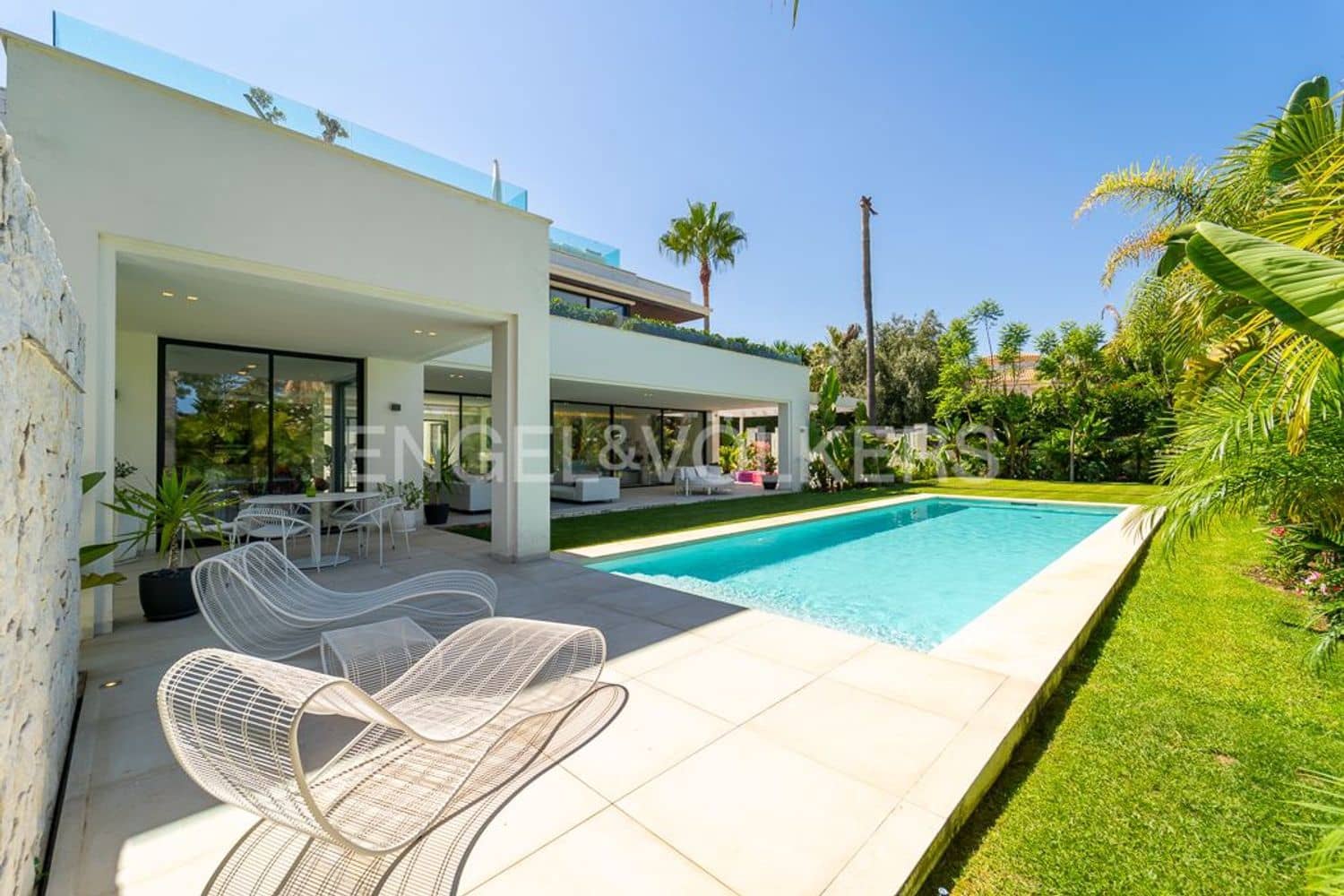 4 bedroom Villa for sale in Estepona with pool garage - € 4,490,000 (Ref: 9733549)
