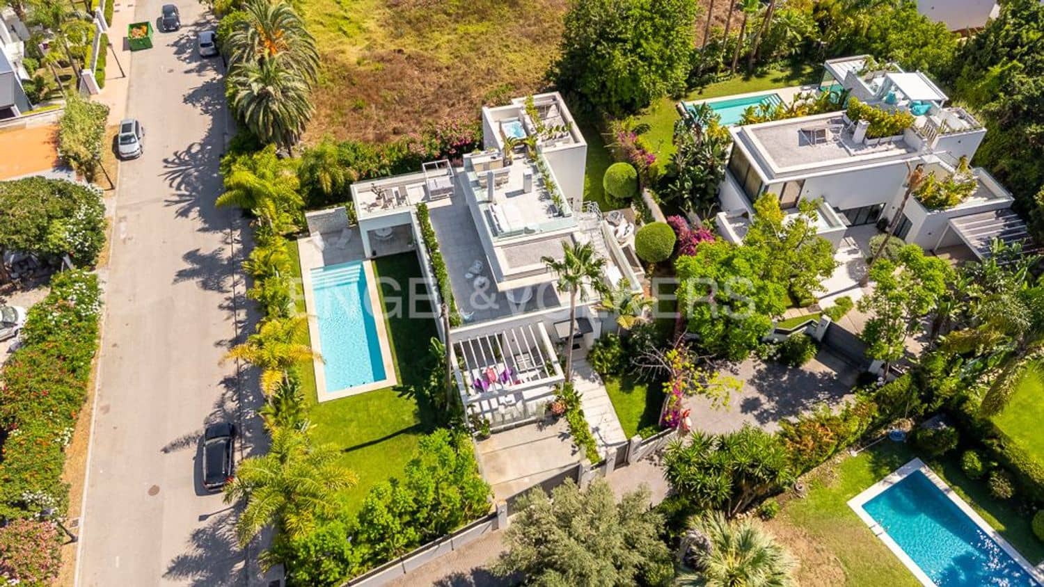 4 bedroom Villa for sale in Estepona with pool garage - € 4,490,000 (Ref: 9733549)
