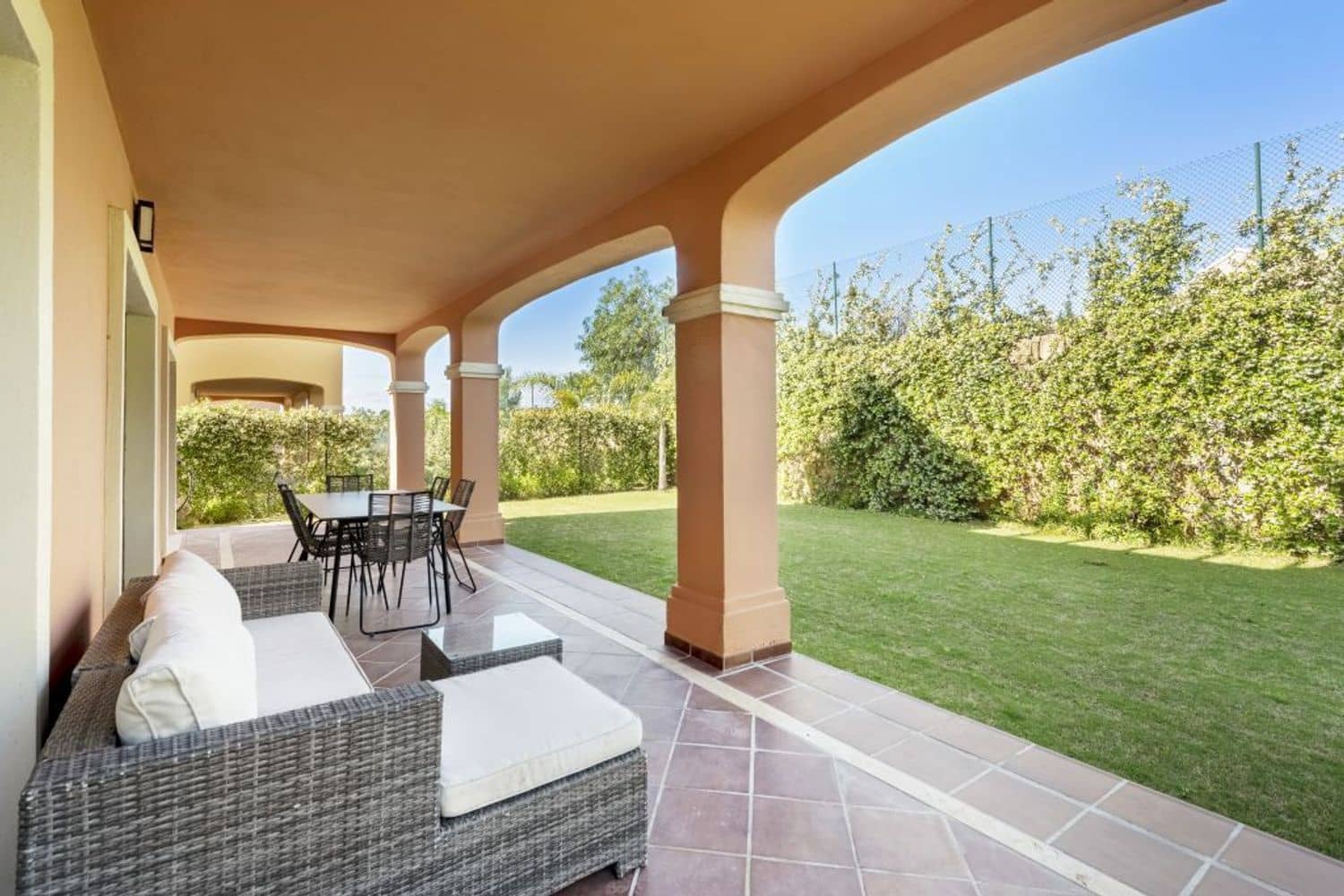 3 bedroom Villa for sale in Estepona with garage - € 977,500 (Ref: 9733550)