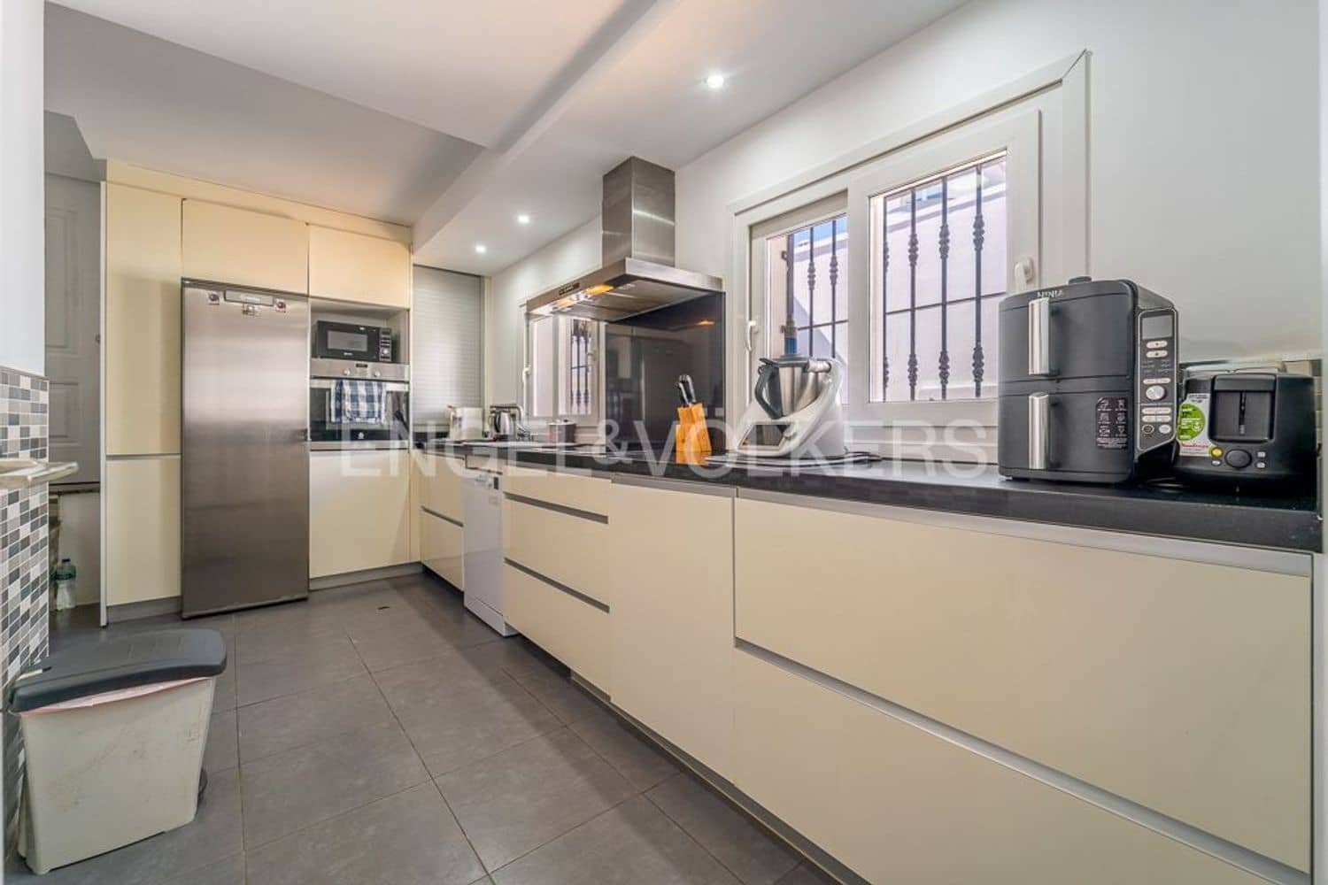 5 chambre Villa/Maison à vendre à Estepona avec piscine garage - 795 000 € (Ref: 9733551)