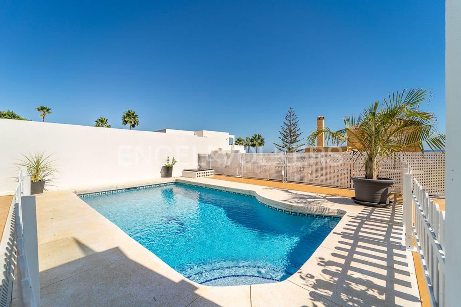 5 chambre Villa/Maison à vendre à Estepona avec piscine garage - 795 000 € (Ref: 9733551)
