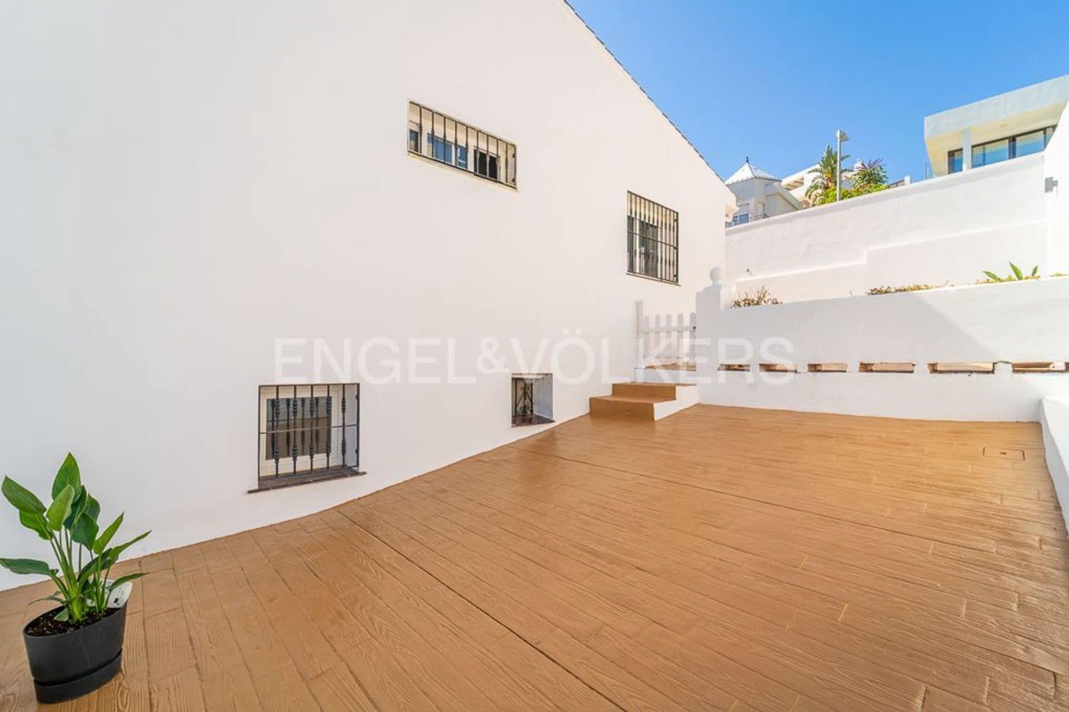 5 chambre Villa/Maison à vendre à Estepona avec piscine garage - 795 000 € (Ref: 9733551)