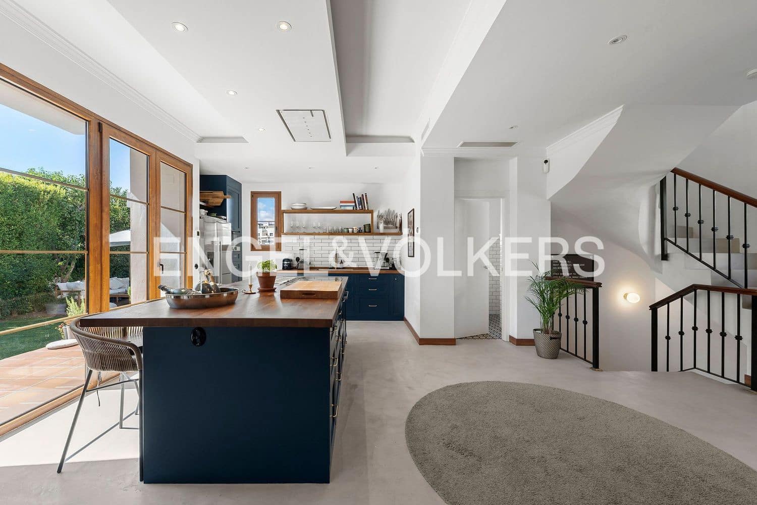 4 slaapkamer Villa te koop in New Golden Mile met zwembad garage - € 1.750.000 (Ref: 9733552)