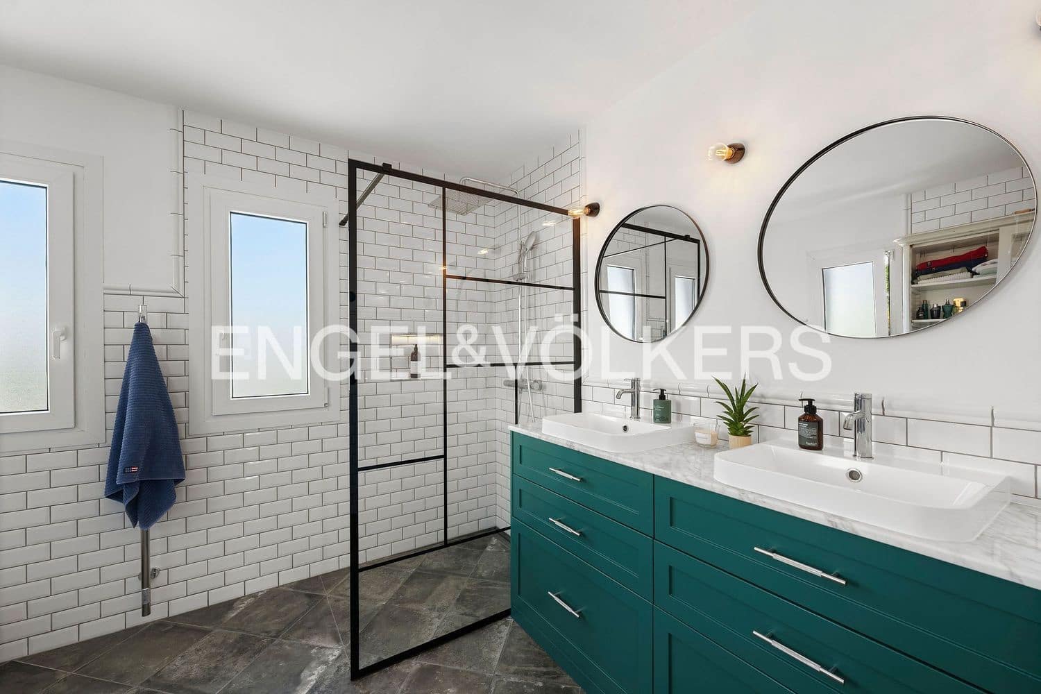 4 slaapkamer Villa te koop in New Golden Mile met zwembad garage - € 1.750.000 (Ref: 9733552)