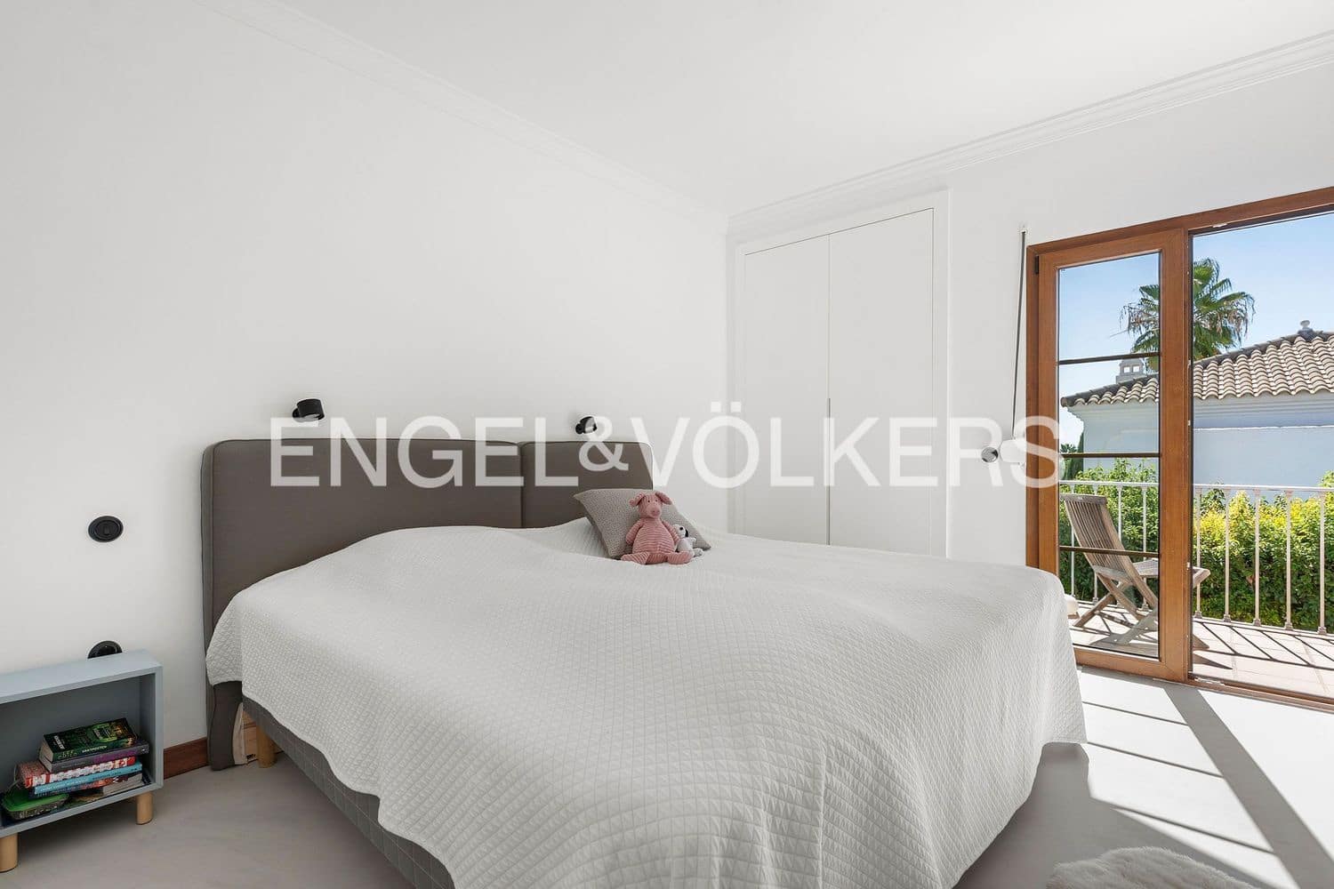 4 slaapkamer Villa te koop in New Golden Mile met zwembad garage - € 1.750.000 (Ref: 9733552)