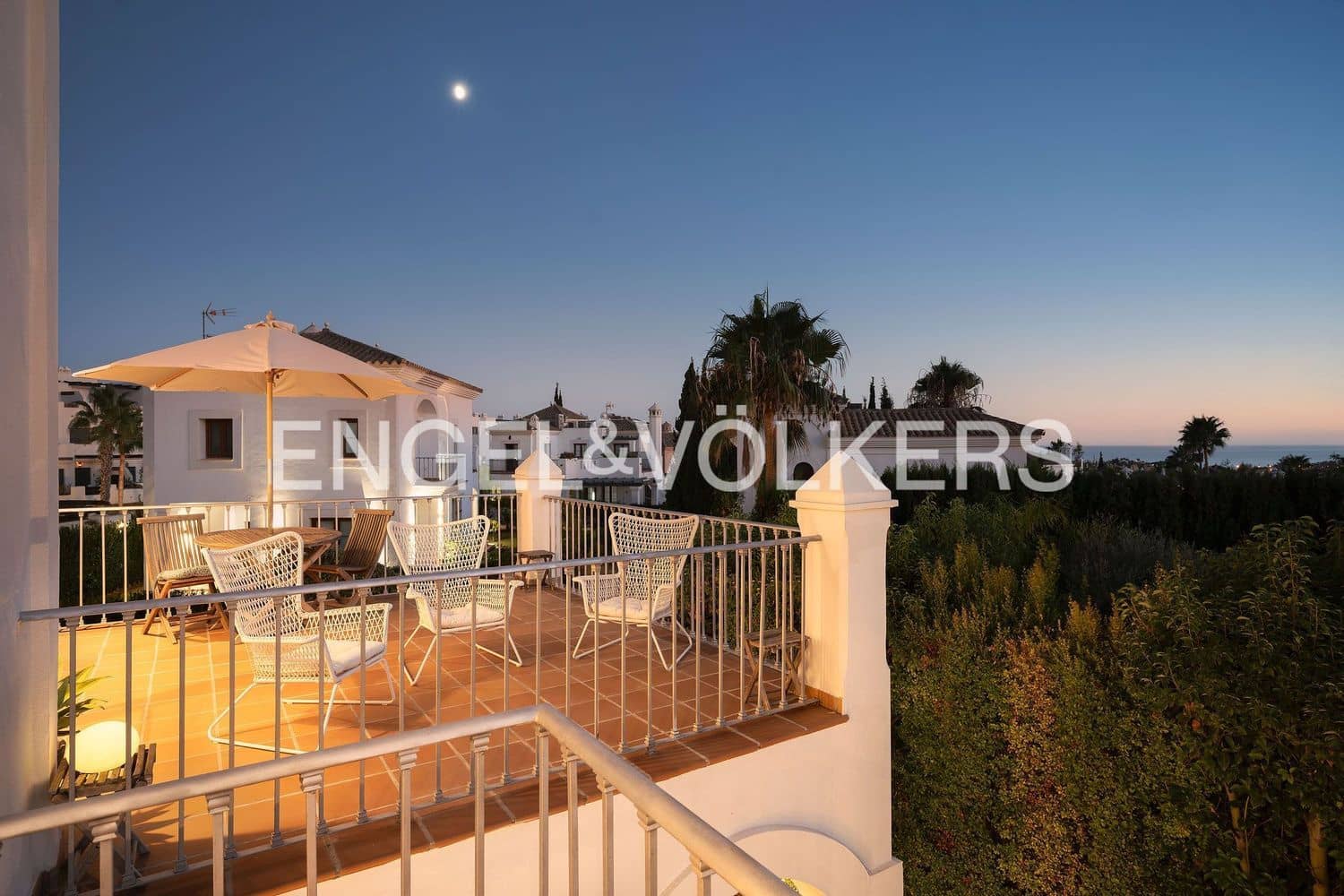 4 slaapkamer Villa te koop in New Golden Mile met zwembad garage - € 1.750.000 (Ref: 9733552)