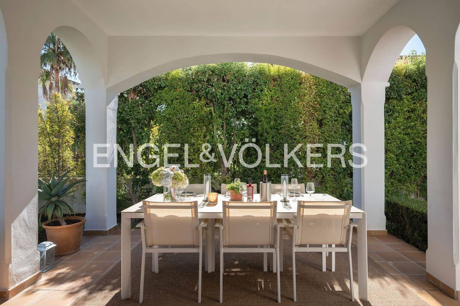 4 slaapkamer Villa te koop in New Golden Mile met zwembad garage - € 1.750.000 (Ref: 9733552)