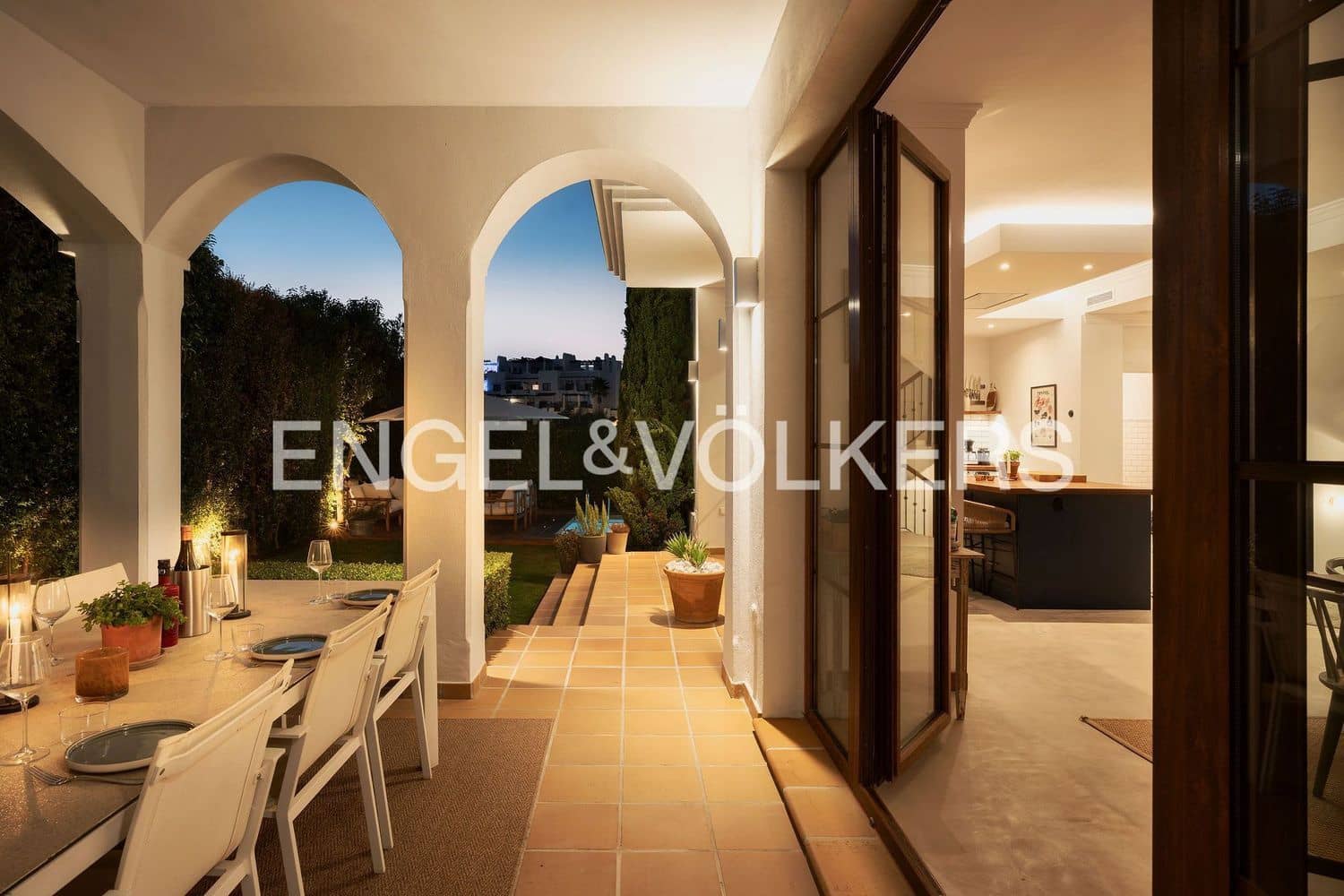 4 slaapkamer Villa te koop in New Golden Mile met zwembad garage - € 1.750.000 (Ref: 9733552)