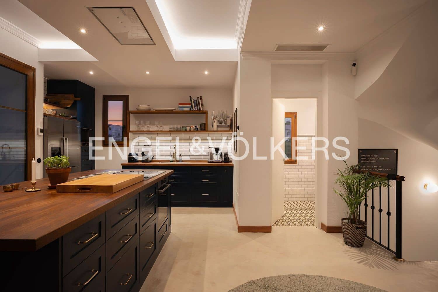 4 slaapkamer Villa te koop in New Golden Mile met zwembad garage - € 1.750.000 (Ref: 9733552)