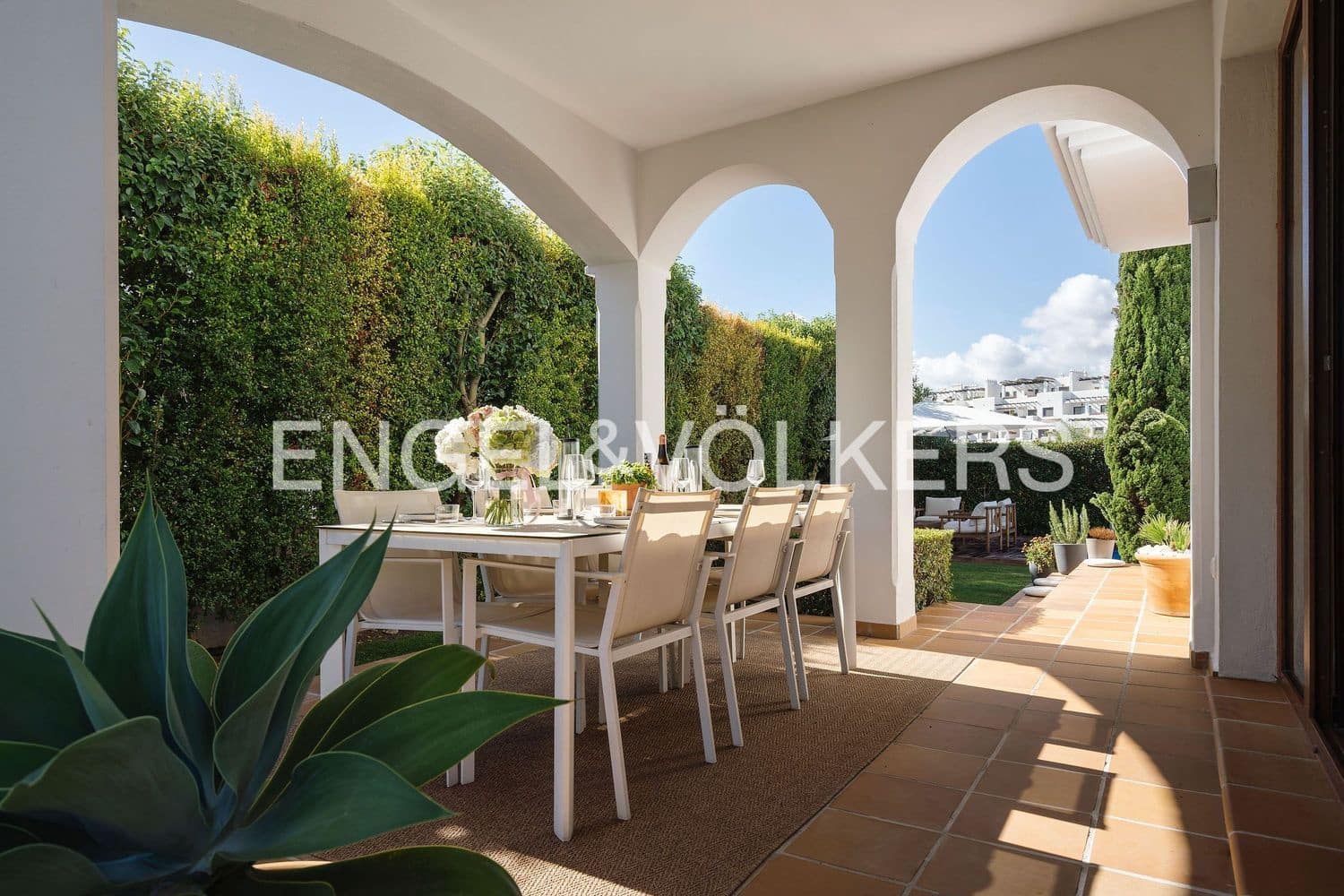 4 slaapkamer Villa te koop in New Golden Mile met zwembad garage - € 1.750.000 (Ref: 9733552)