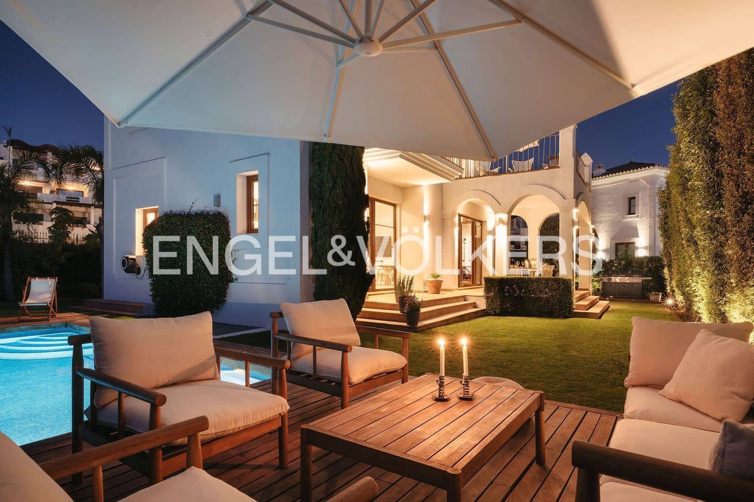 4 slaapkamer Villa te koop in New Golden Mile met zwembad garage - € 1.750.000 (Ref: 9733552)