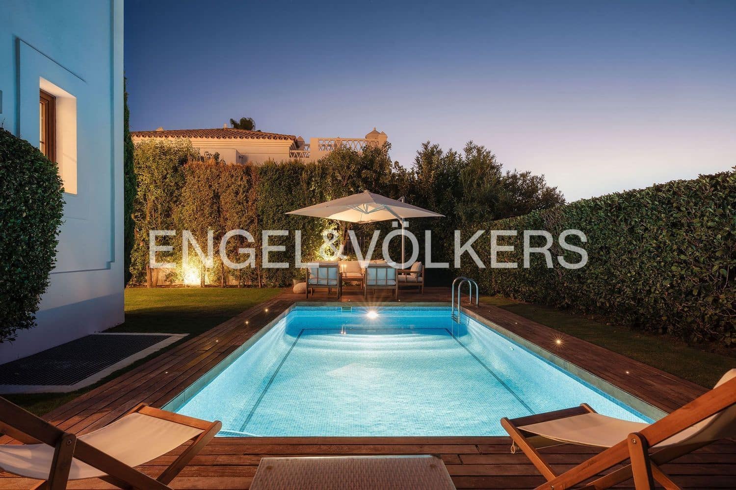 4 slaapkamer Villa te koop in New Golden Mile met zwembad garage - € 1.750.000 (Ref: 9733552)