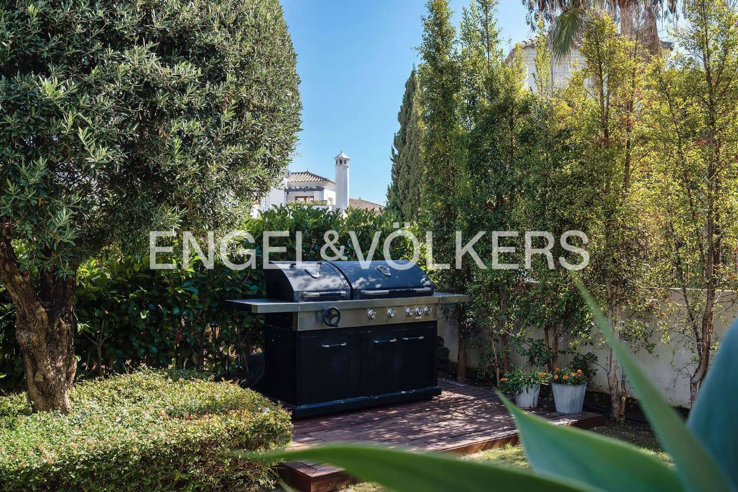 4 slaapkamer Villa te koop in New Golden Mile met zwembad garage - € 1.750.000 (Ref: 9733552)