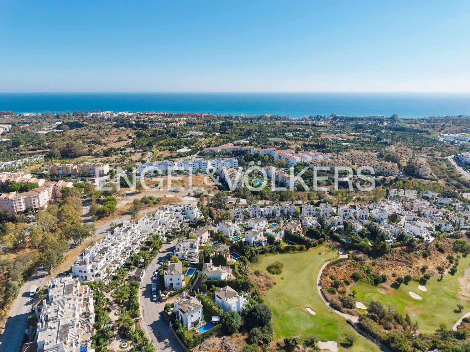 4 slaapkamer Villa te koop in New Golden Mile met zwembad garage - € 1.750.000 (Ref: 9733552)