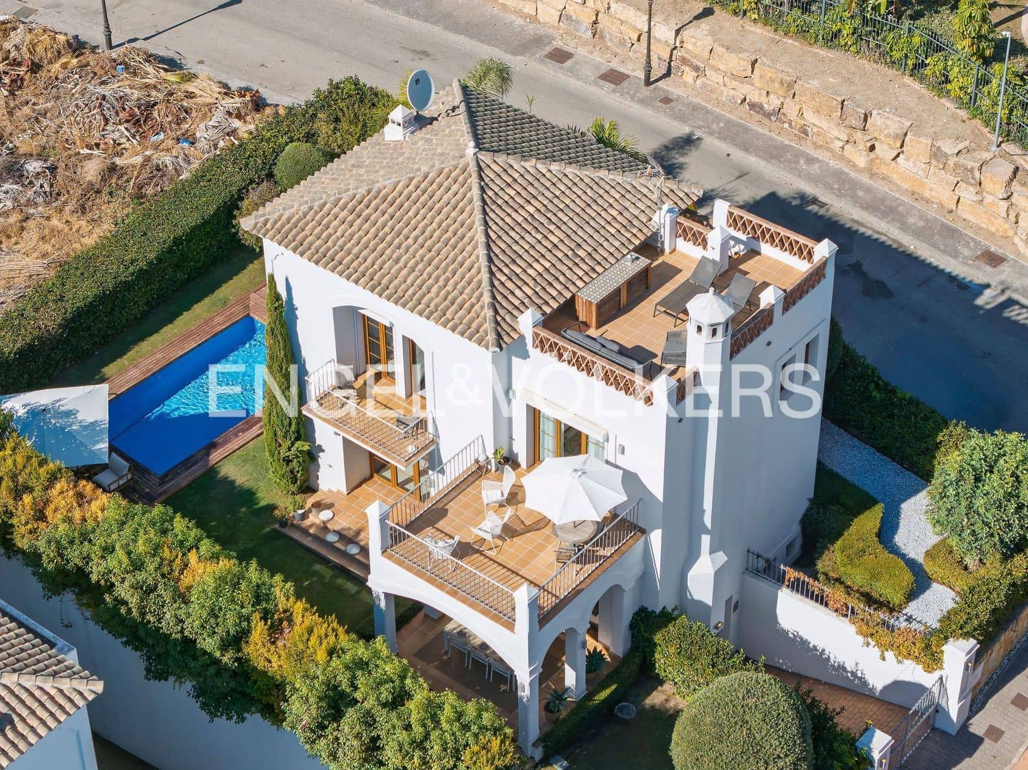 4 slaapkamer Villa te koop in New Golden Mile met zwembad garage - € 1.750.000 (Ref: 9733552)