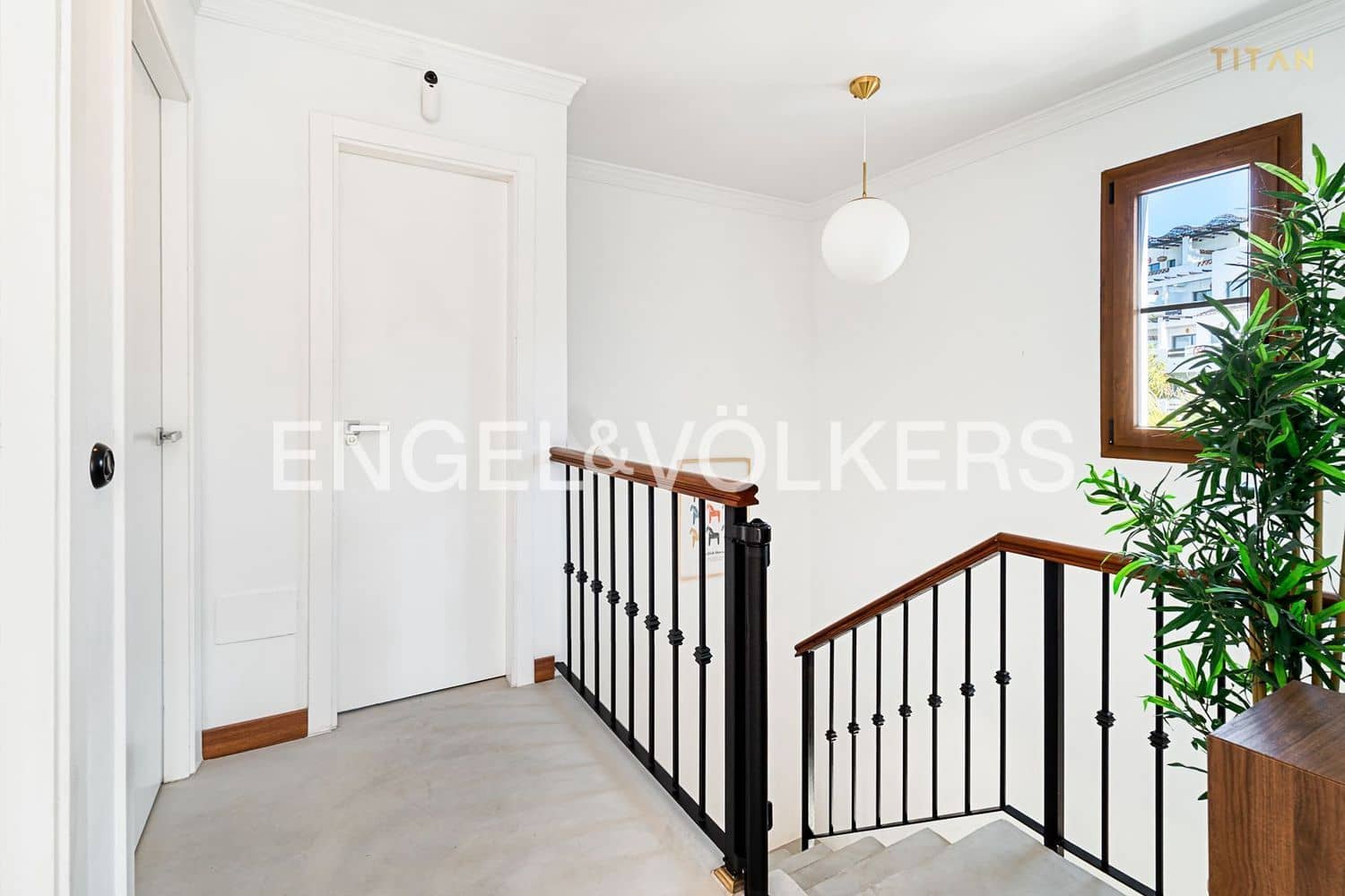 4 Zimmer Villa zu verkaufen in New Golden Mile mit Pool Garage - 1.690.000 € (Ref: 9733552)