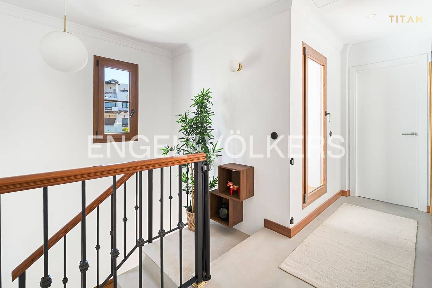 4 Zimmer Villa zu verkaufen in New Golden Mile mit Pool Garage - 1.690.000 € (Ref: 9733552)