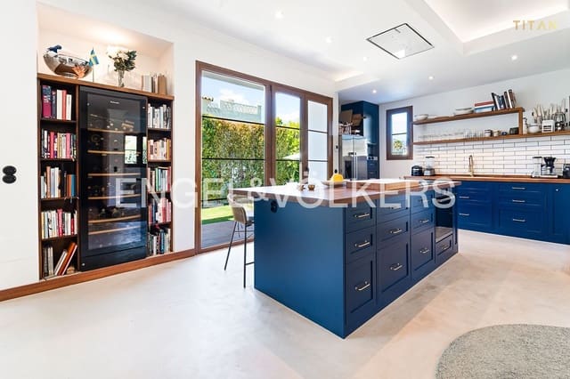 Chalet de 4 habitaciones en La Concha - Resina Golf, Estepona en venta con piscina garaje - 1.690.000 € (Ref: 9733552)